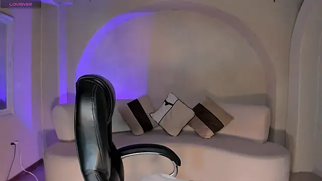 MayaMoretti  online show from February 25, 4:00 am