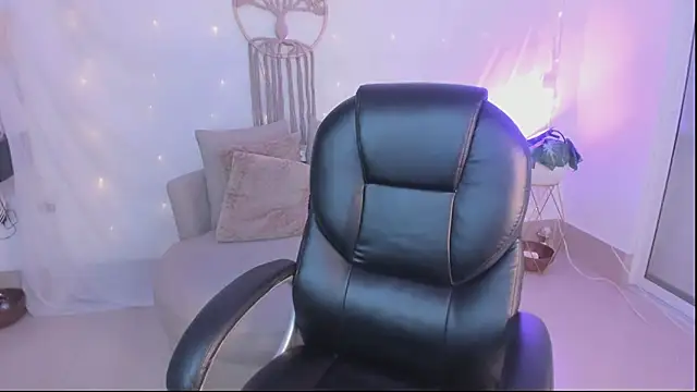 Ginni charlotte online show from April 18, 3:43 am