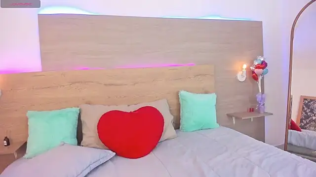 Snapshot of GinebraBrown chatting on February 19, 6:37 pm GinebraBrown online show from February 19, 6:37 pm