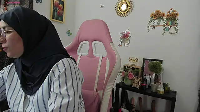 dalila kemur online show from June 12, 3:33 pm