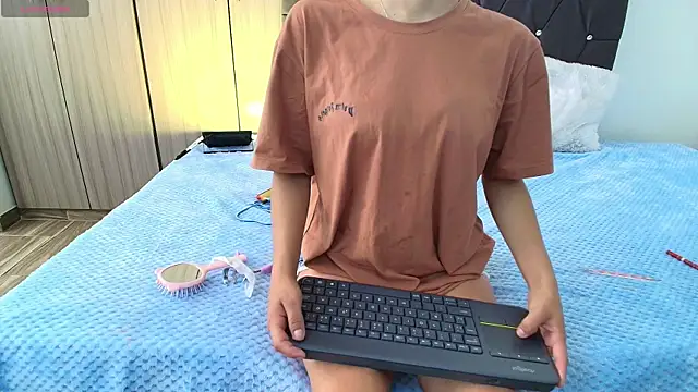 Snapshot of Ruby_Whispers chatting on October 22, 12:05 pm Ruby Whispers online show from October 22, 12:05 pm