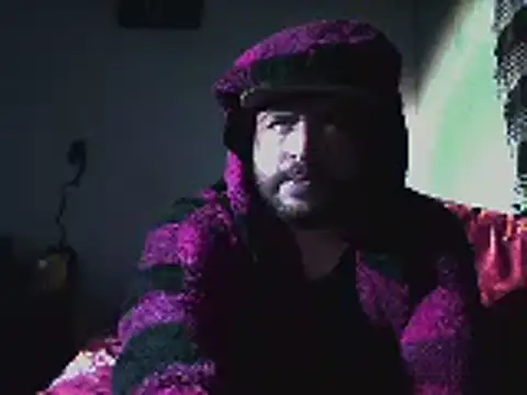 Snapshot of johnboones10 chatting on January 17, 9:03 am johnboones10 online show from January 17, 9:03 am