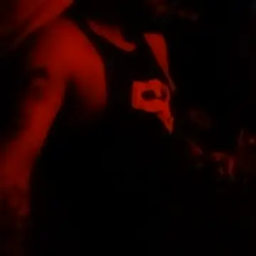 Snapshot of johnboones10 chatting on April 3, 8:29 pm johnboones10 online show from April 3, 8:29 pm