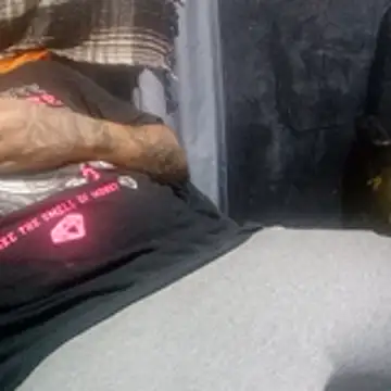 Snapshot of johnboones10 chatting on April 15, 9:37 pm johnboones10 online show from April 15, 9:37 pm