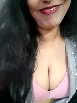 Deepa Sharma143 online show from March 1, 1:40 am