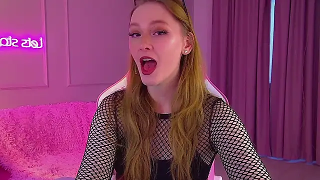 Snapshot of AgataFoxley chatting on January 18, 6:28 am AgataFoxley online show from January 18, 6:28 am