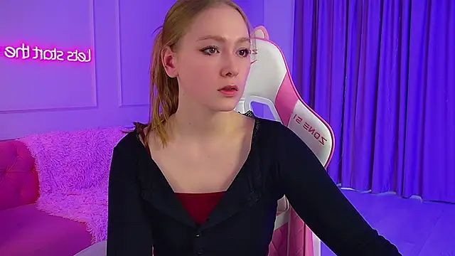 Snapshot of AgataFoxley chatting on February 23, 6:22 am AgataFoxley online show from February 23, 6:22 am