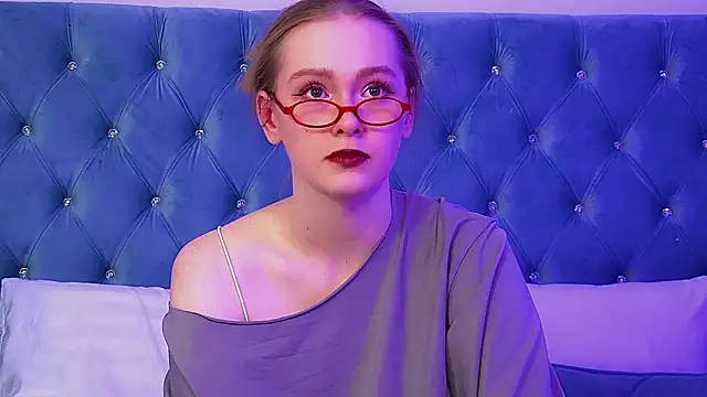 Snapshot of AgataFoxley chatting on March 4, 6:14 pm AgataFoxley online show from March 4, 6:14 pm