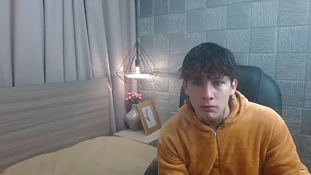 Iantwink18 online show from September 11, 4:23 am