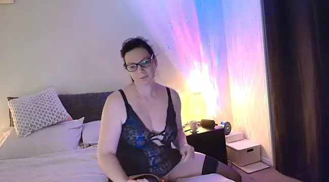 aussiepeaches online show from February 15, 11:06 am