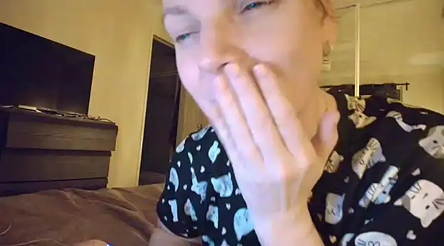 aussiepeaches online show from February 27, 2:32 am