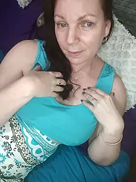 aussiepeaches online show from September 17, 12:29 pm