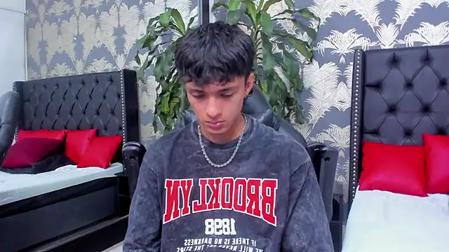 Lean Portman online show from March 31, 3:12 pm