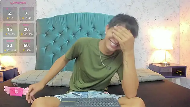 Snapshot of arion_sherwind chatting on September 23, 7:50 pm arion sherwind online show from September 23, 7:50 pm