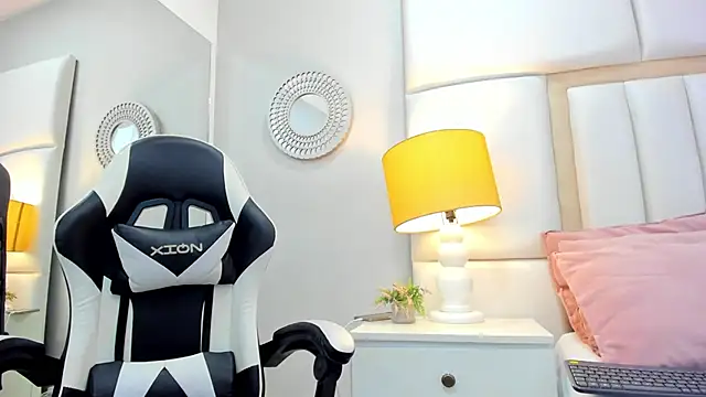 Sweet Lucianaa online show from December 14, 1:27 pm