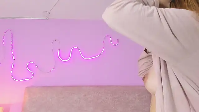 EmaRae1499 online show from November 30, 3:49 pm