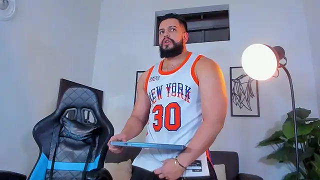 Justin kingX7 online show from May 9, 4:50 am