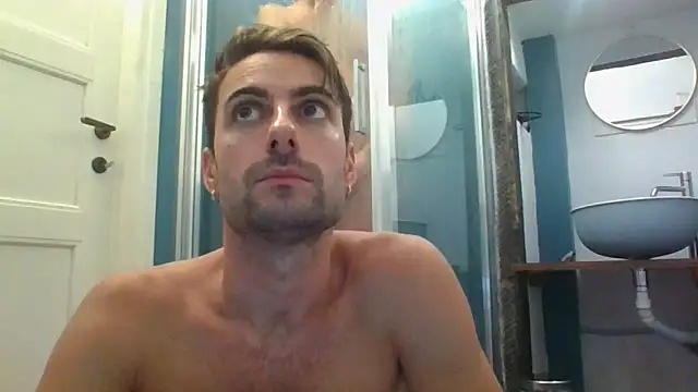 Amicisegreti online show from October 3, 7:33 pm