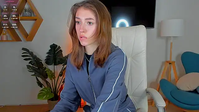 SweetVikki online show from January 19, 1:04 pm