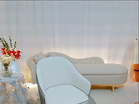 Snapshot of OL-Lily chatting on September 15, 2:39 pm OL-Lily online show from September 15, 2:39 pm