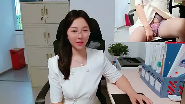 Snapshot of OL-Lily chatting on September 19, 1:29 am OL-Lily online show from September 19, 1:29 am