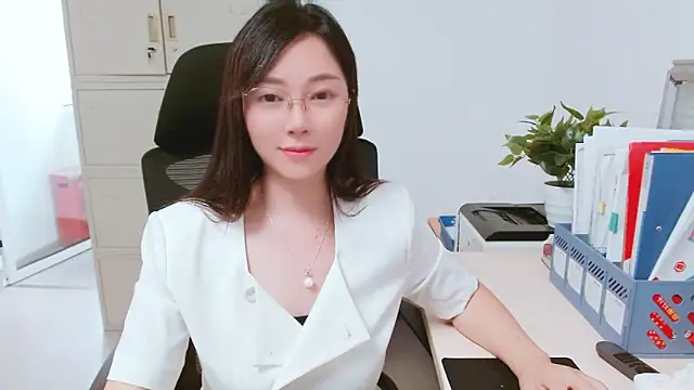 Snapshot of OL-Lily chatting on October 10, 4:00 am OL-Lily online show from October 10, 4:00 am