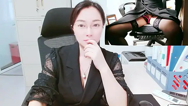 Snapshot of OL-Lily chatting on October 14, 1:28 am OL-Lily online show from October 14, 1:28 am