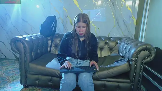 Olivia11  online show from December 17, 11:27 am