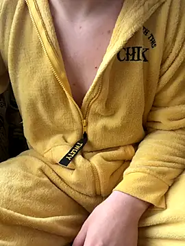 Snapshot of marik_goldd chatting on October 6, 12:13 pm marik goldd online show from October 6, 12:13 pm