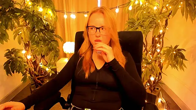 Snapshot of JudithWilson chatting on November 10, 10:36 am JudithWilson online show from November 10, 10:36 am