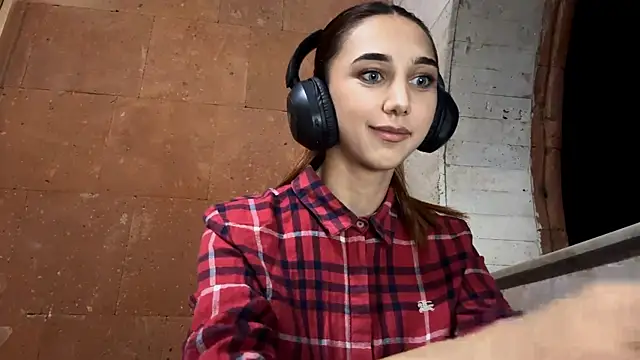 Snapshot of LinaMour chatting on September 10, 9:59 pm LinaMour online show from September 10, 9:59 pm