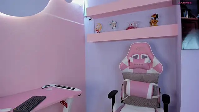 SkylerBloomm online show from October 16, 3:29 am