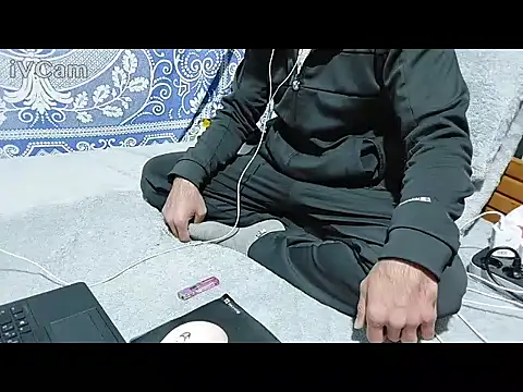 yazinyazin1 online show from February 27, 9:15 pm