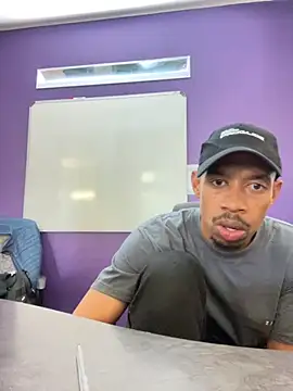 Snapshot of fitsexyman chatting on November 18, 12:31 pm fitsexyman online show from November 18, 12:31 pm