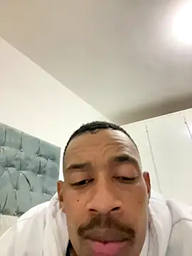 Snapshot of fitsexyman chatting on November 24, 8:30 pm fitsexyman online show from November 24, 8:30 pm