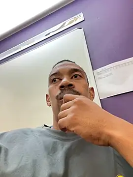 Snapshot of fitsexyman chatting on November 26, 7:31 am fitsexyman online show from November 26, 7:31 am