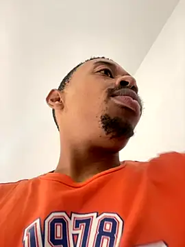 Snapshot of fitsexyman chatting on December 1, 10:42 am fitsexyman online show from December 1, 10:42 am