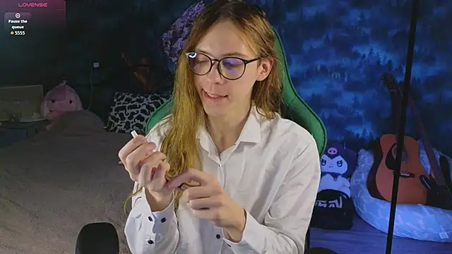 Snapshot of artass2 chatting on October 27, 4:22 pm artass2 online show from October 27, 4:22 pm