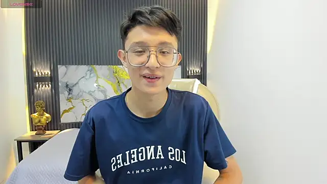 SantiagoRusso18 online show from September 13, 12:05 pm