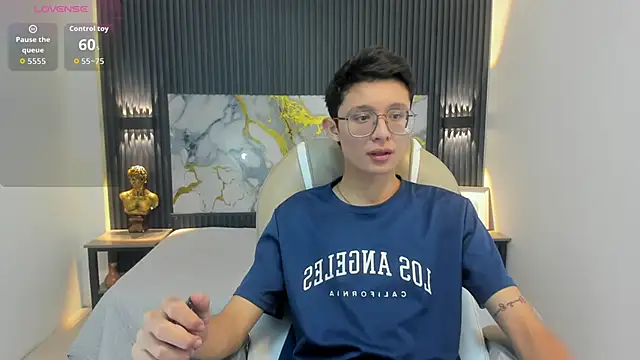 SantiagoRusso18 online show from October 8, 12:36 pm