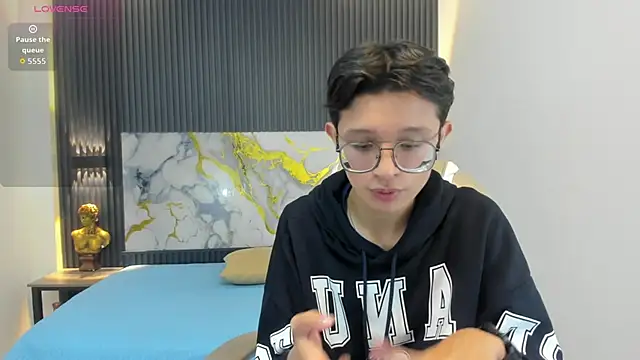 SantiagoRusso18 online show from October 22, 12:05 pm