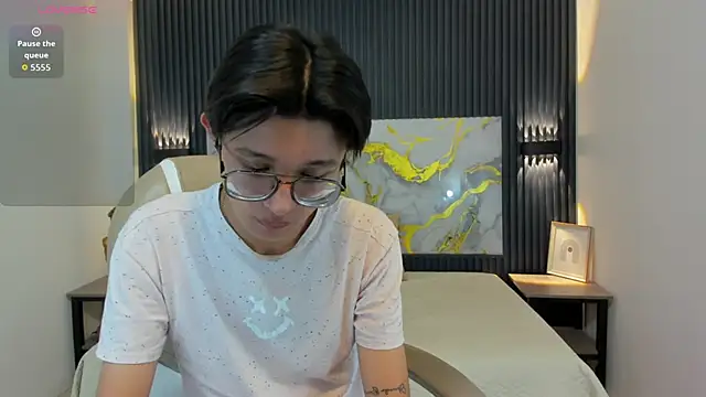 SantiagoRusso18 online show from November 29, 7:39 pm