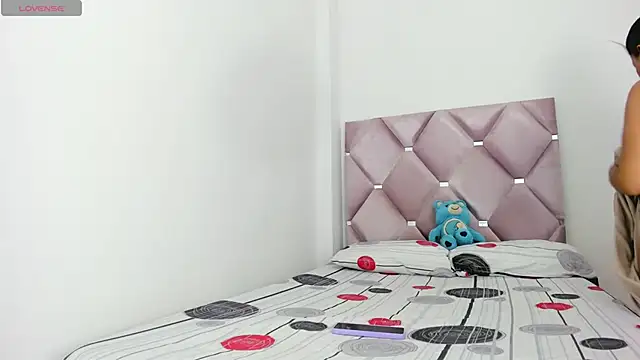 SaraNixx online show from December 20, 12:40 am