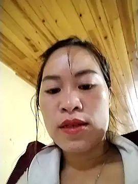 tuyetnhi-00 online show from October 28, 11:40 pm