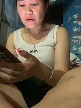 tuyetnhi-00 online show from October 31, 12:50 pm