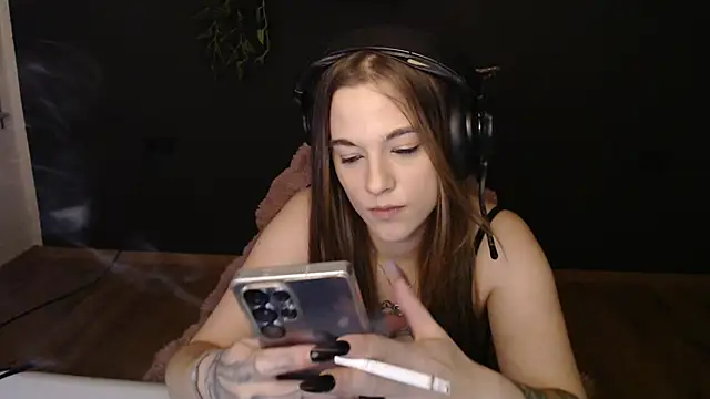 Snapshot of Luna_Lynn chatting on December 13, 9:09 pm Luna Lynn online show from December 13, 9:09 pm