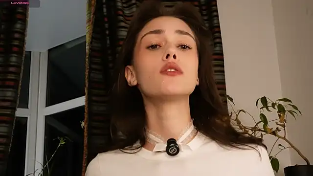 Snapshot of ttragedienne chatting on October 27, 1:37 pm ttragedienne online show from October 27, 1:37 pm