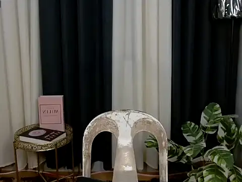 Snapshot of Kiethmadison_Miller chatting on September 14, 8:46 am Kiethmadison Miller online show from September 14, 8:46 am