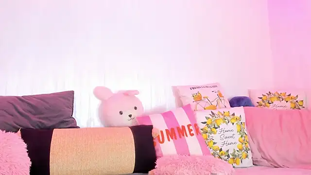 Snapshot of RileyNox chatting on May 20, 7:31 pm RileyNox online show from May 20, 7:31 pm