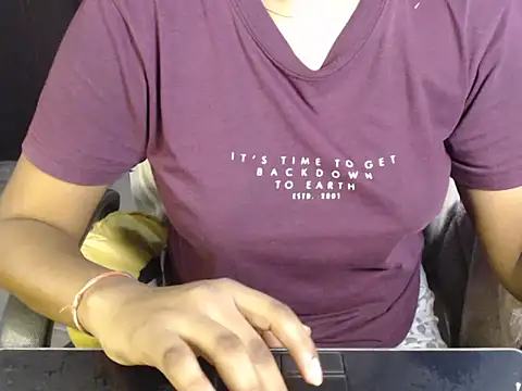 Snapshot of hot_riaa25 chatting on July 6, 5:48 pm hot riaa25 online show from July 6, 5:48 pm